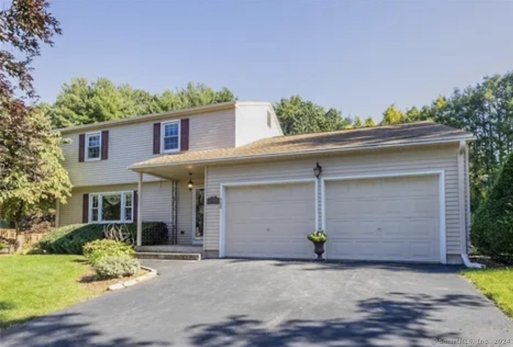 Rental Property at Grissom Road, Manchester, Connecticut - Bedrooms: 3 
Bathrooms: 3 
Rooms: 7  - $3,200 MO.