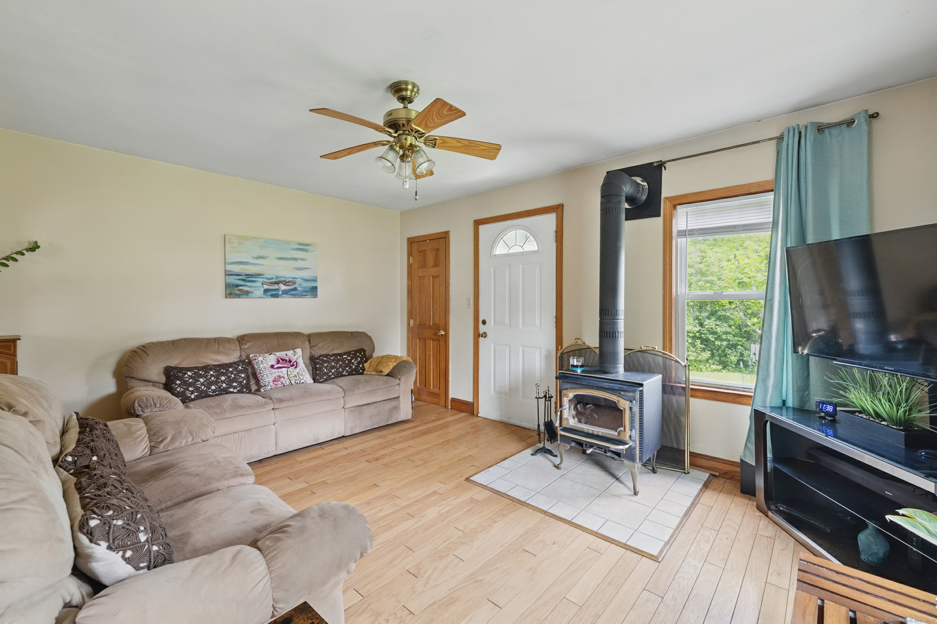 687 Beacon Valley Road, Naugatuck, Connecticut image 9