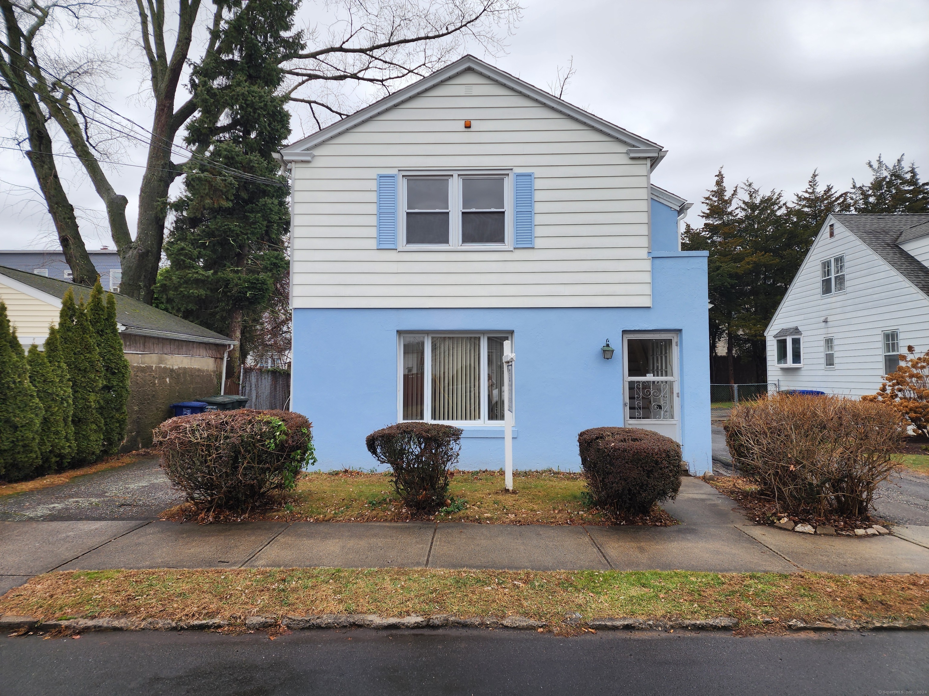 Hillside Avenue, Bridgeport, Connecticut - 5 Bedrooms  
2 Bathrooms  
11 Rooms - 