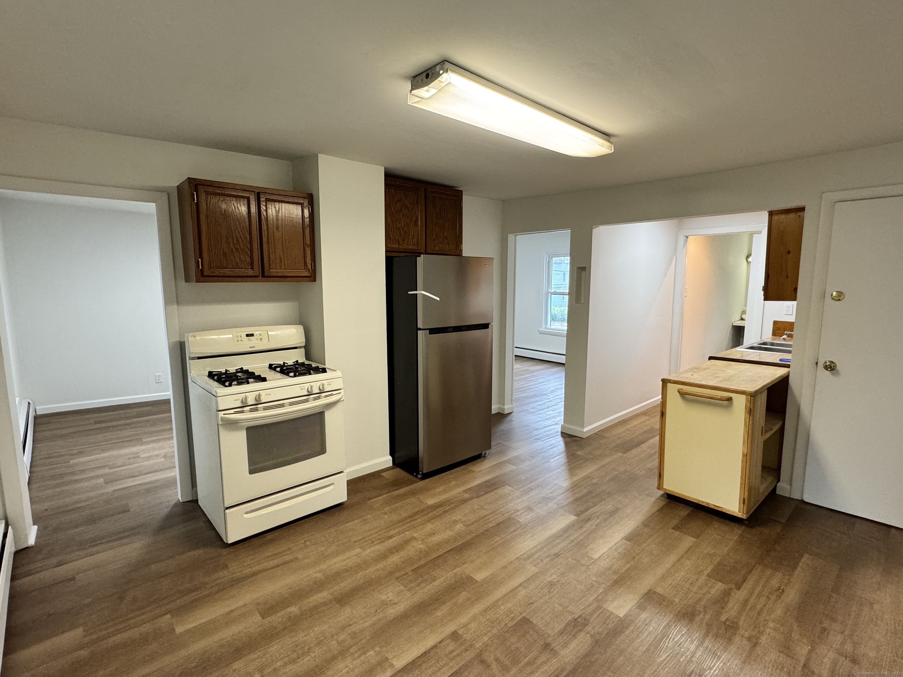 Springdale Avenue 3, Meriden, Connecticut - 4 Bedrooms  
2 Bathrooms  
9 Rooms - 