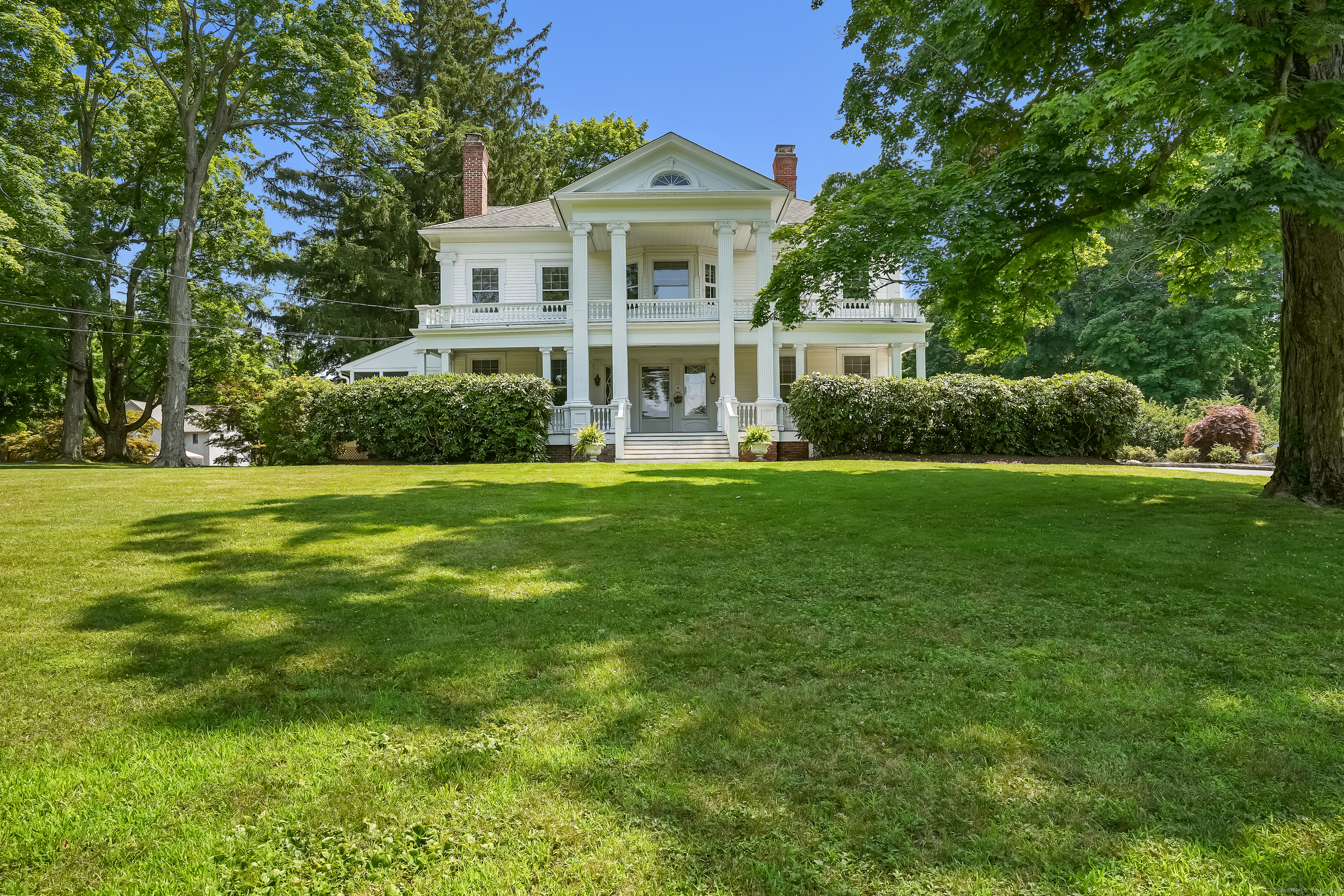 E Ridge Road, Ridgefield, Connecticut - 6 Bedrooms  
4 Bathrooms  
15 Rooms - 