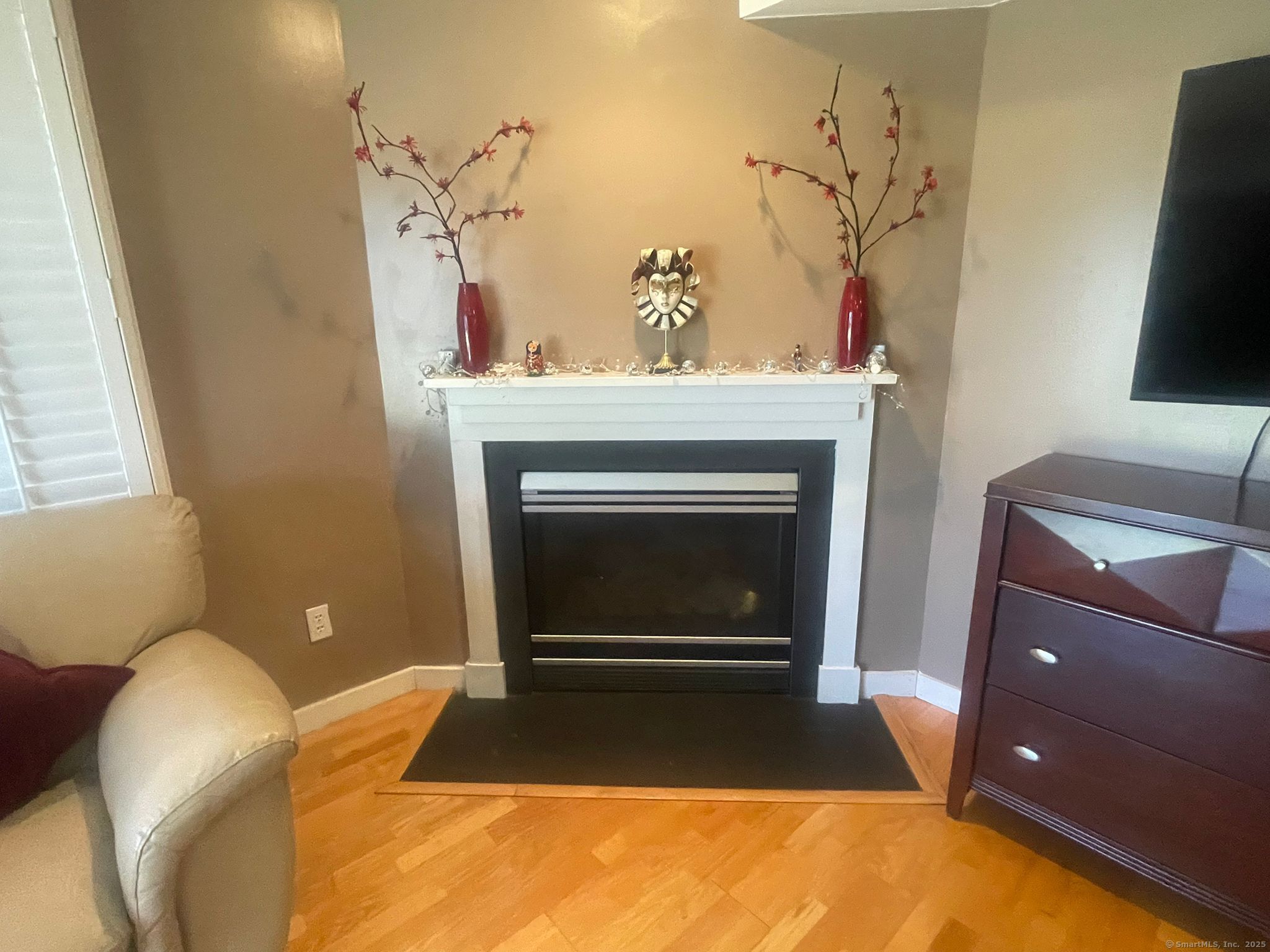 Clinton Avenue, Norwalk, Connecticut - 1 Bedrooms  
1 Bathrooms  
3 Rooms - 