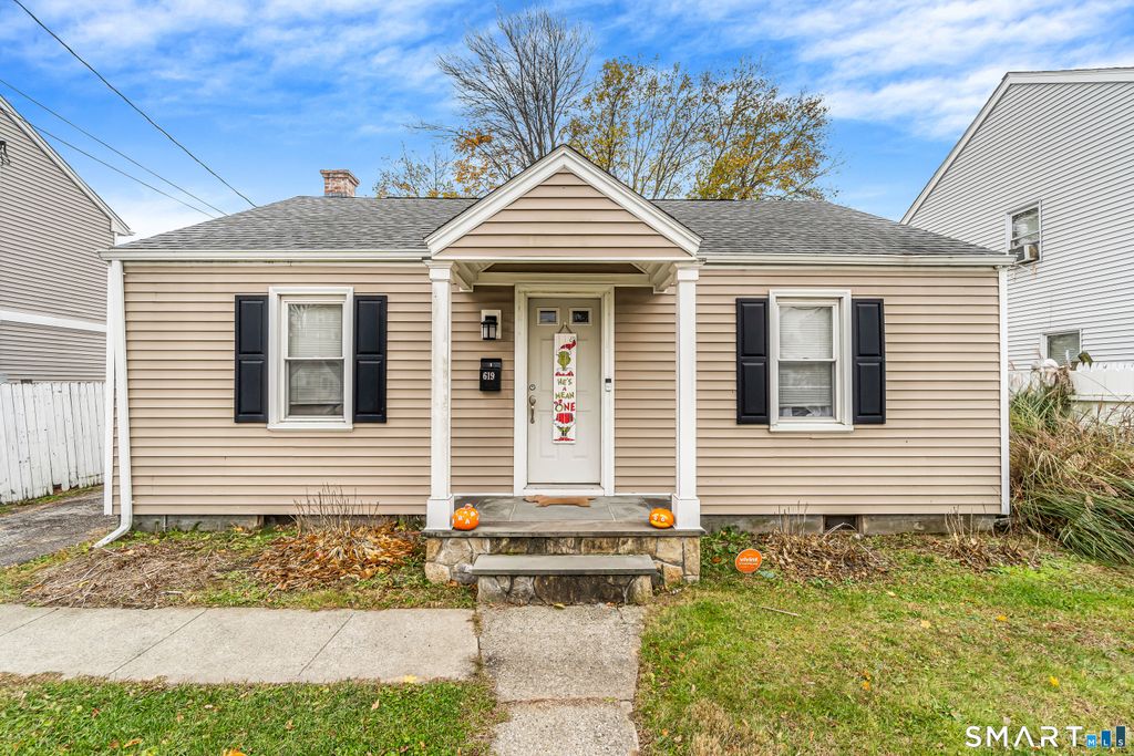 Photo of 619 Queen Street, Bridgeport, CT 06606 (MLS # 24148872)