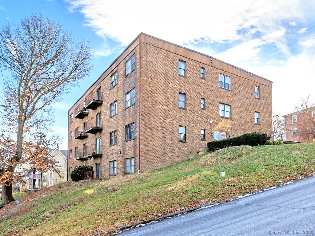 Photo of 50 Long Street #APT 5, New Britain, CT 06051 (MLS # 24146642)