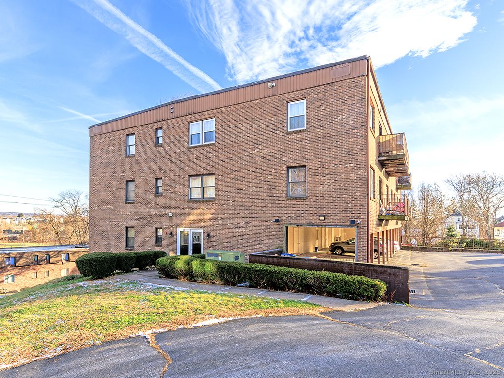 Photo of 50 Long Street #APT 5, New Britain, CT 06051 (MLS # 24146642)