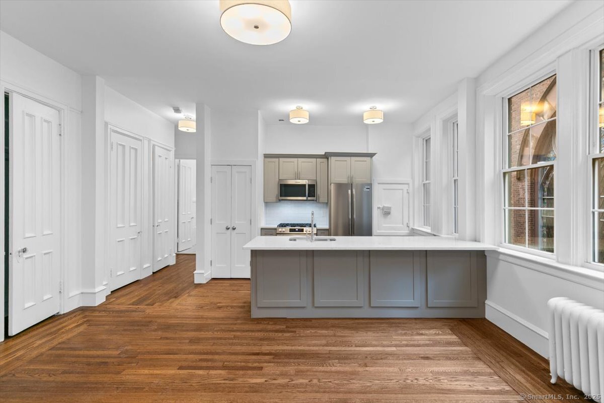 Orange Street 204, New Haven, Connecticut - 1 Bedrooms  
1 Bathrooms  
4 Rooms - 