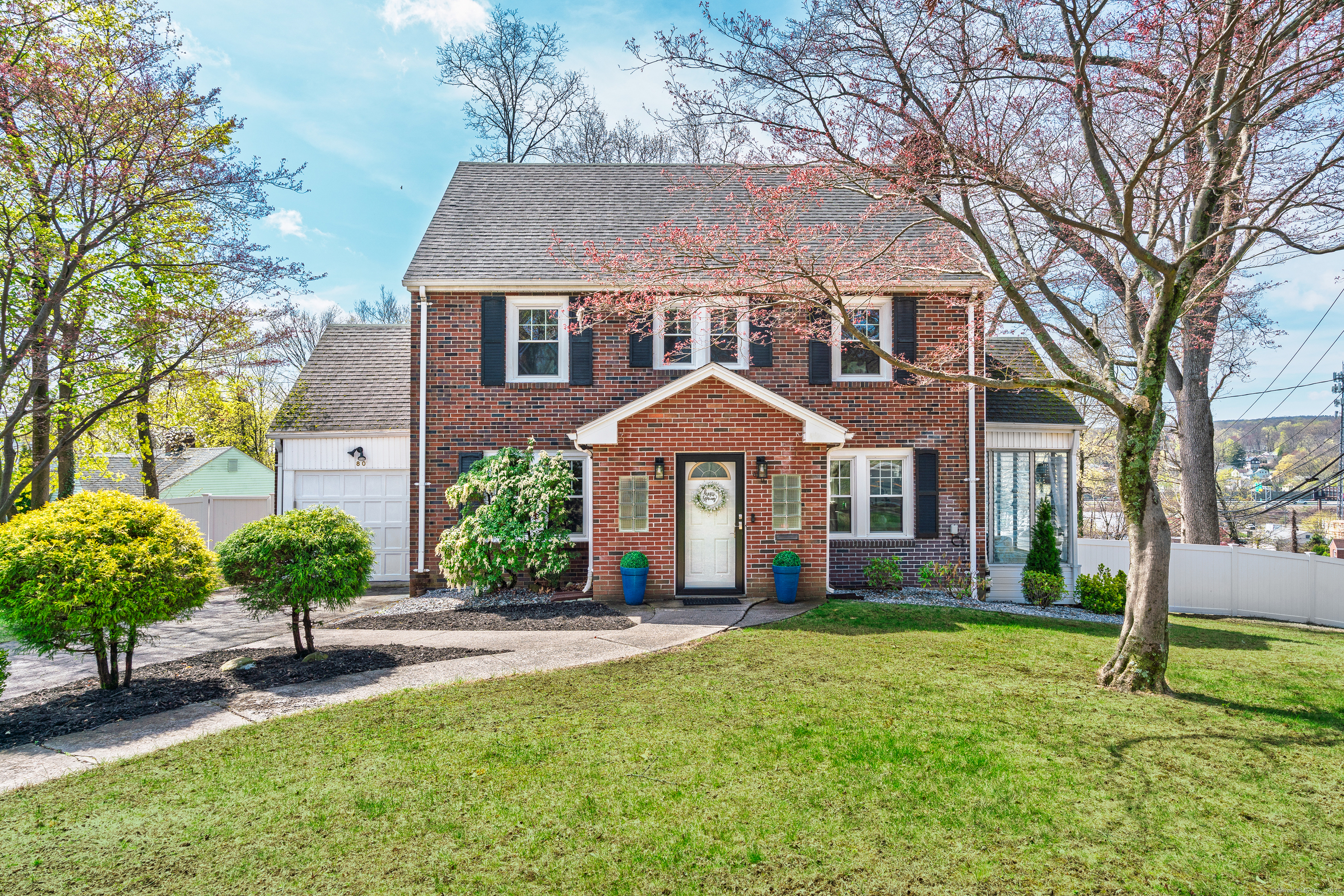 Norton Road, New Britain, Connecticut - 4 Bedrooms  
3 Bathrooms  
8 Rooms - 
