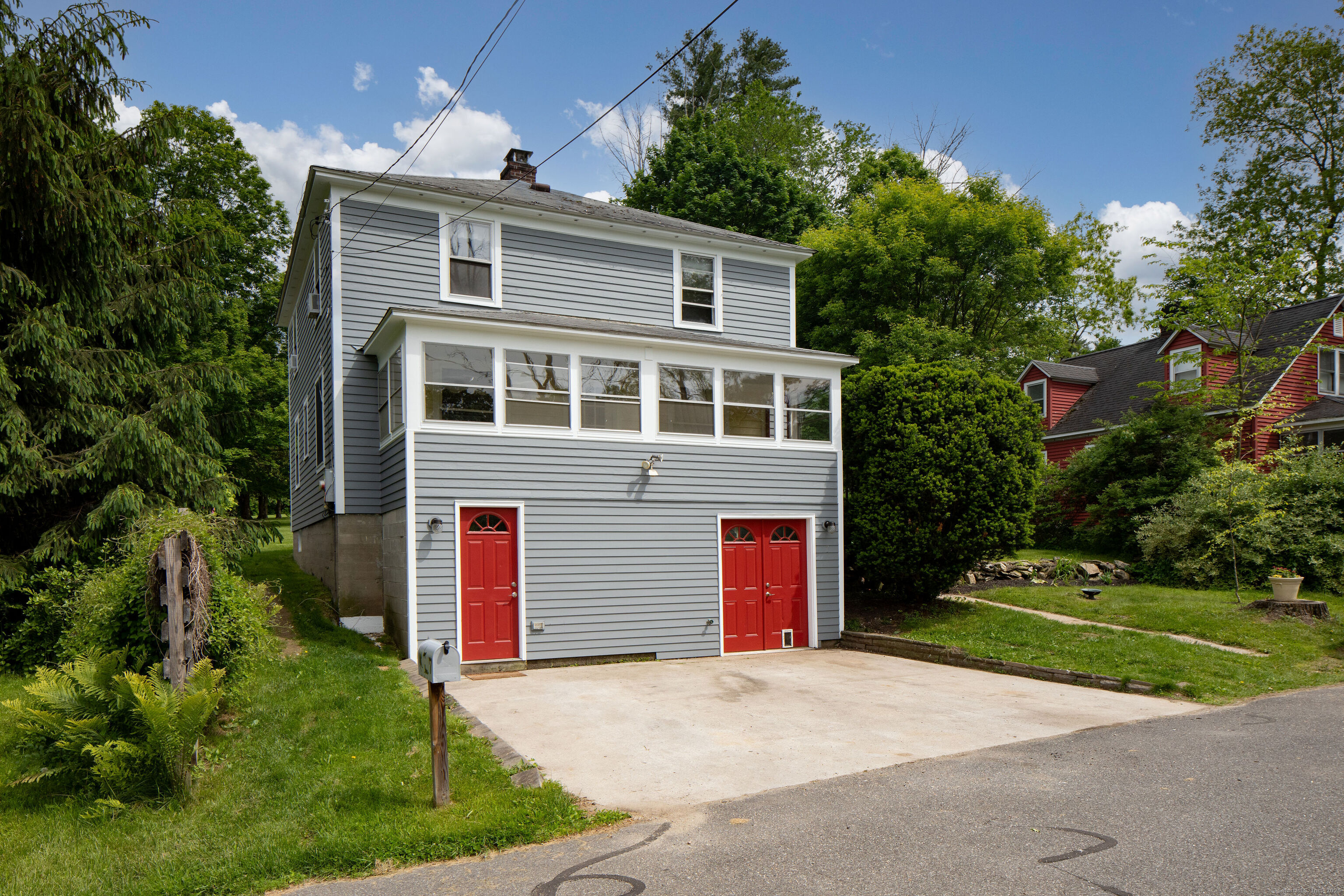 7 Lawrence Avenue