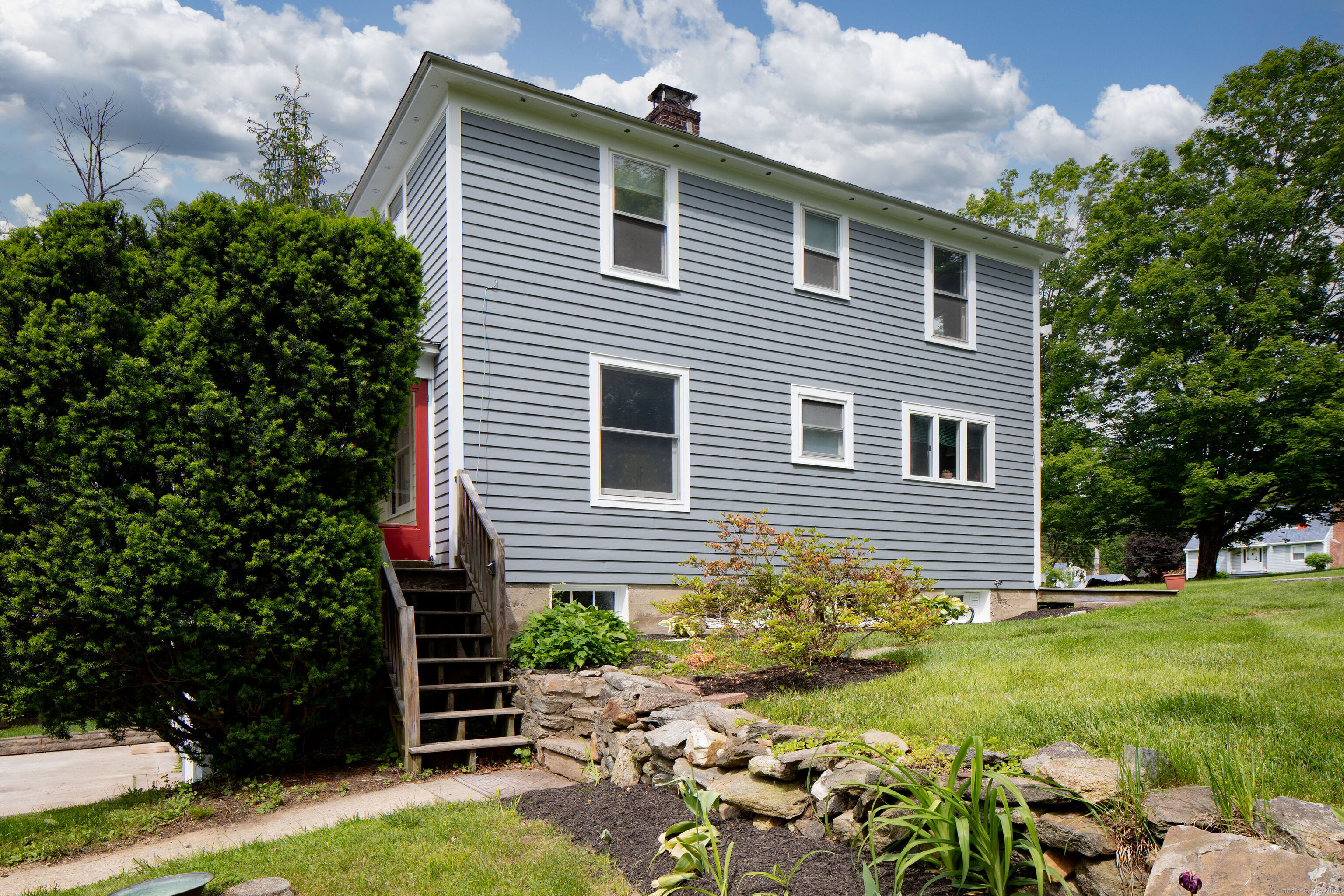 7 Lawrence Avenue