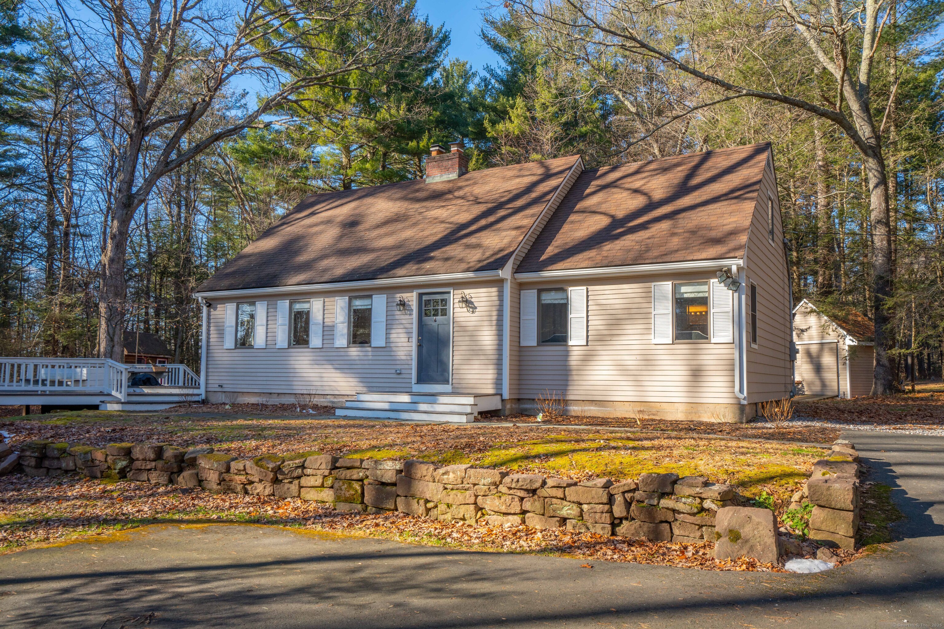 Property for Sale at 7 Oak Glen Court, Simsbury, Connecticut - Bedrooms: 3 
Bathrooms: 3 
Rooms: 6  - $469,900