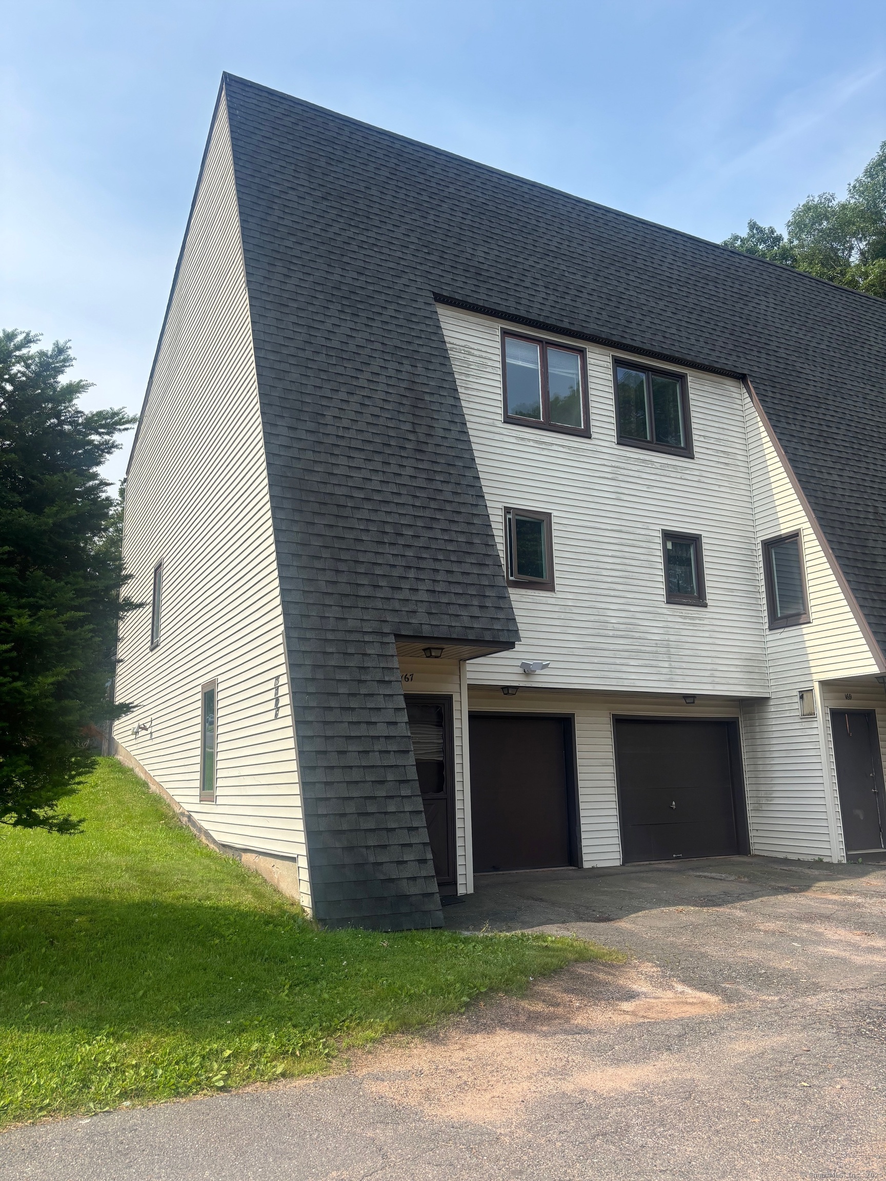 Property for Sale at High Top Circle 167, Hamden, Connecticut - Bedrooms: 2 
Bathrooms: 2 
Rooms: 5  - $199,900