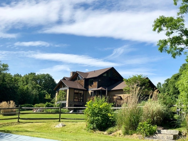 Richards Road, Kent, Connecticut - 4 Bedrooms  
4 Bathrooms  
7 Rooms - 
