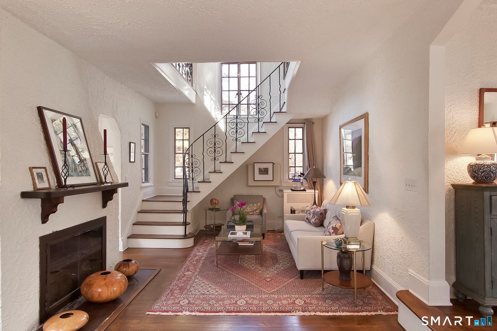 Photo of 47 Lockwood Lane, Norwalk, CT 06851 (MLS # 24159044)