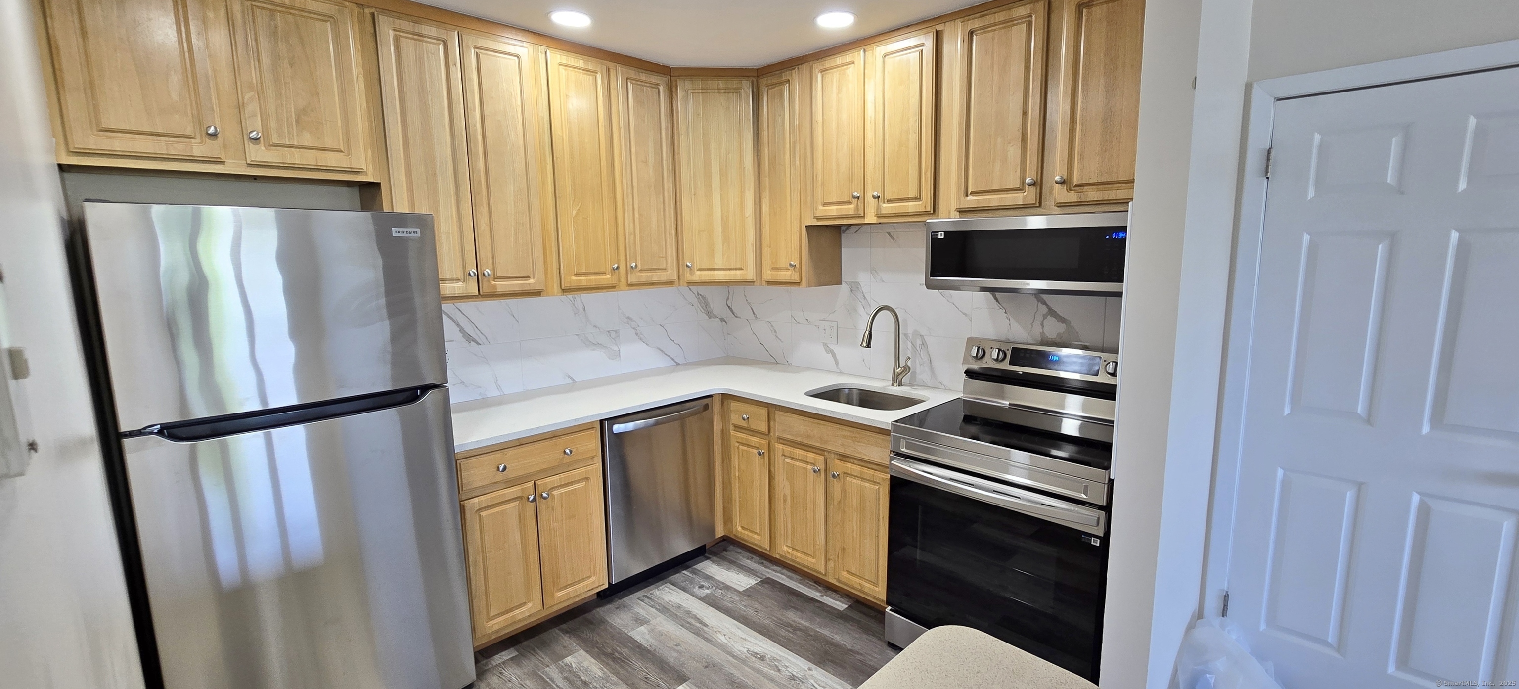 17 Fordyce Court #APT 12, New Milford, Connecticut image 5