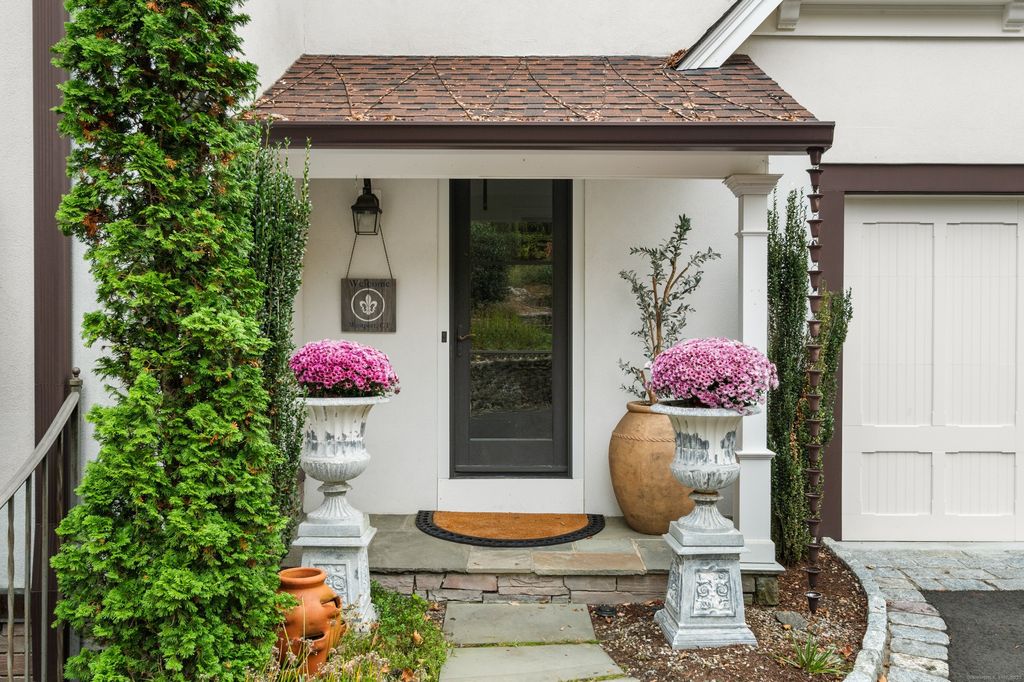 Photo of 15 Cross Highway, Westport, CT 06880 (MLS # 24137765)