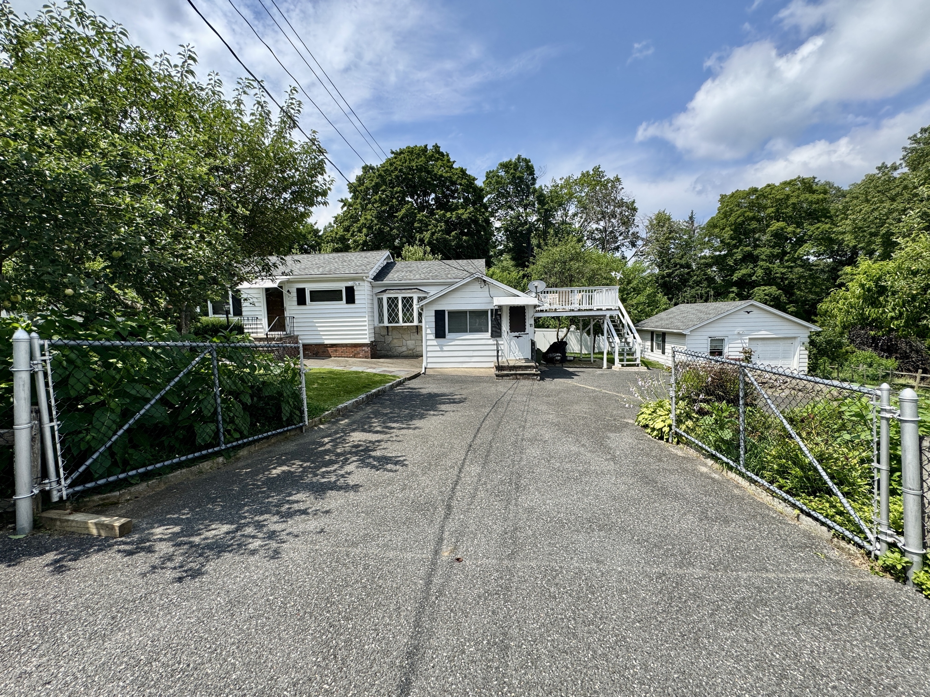 11 Knollcrest Road
