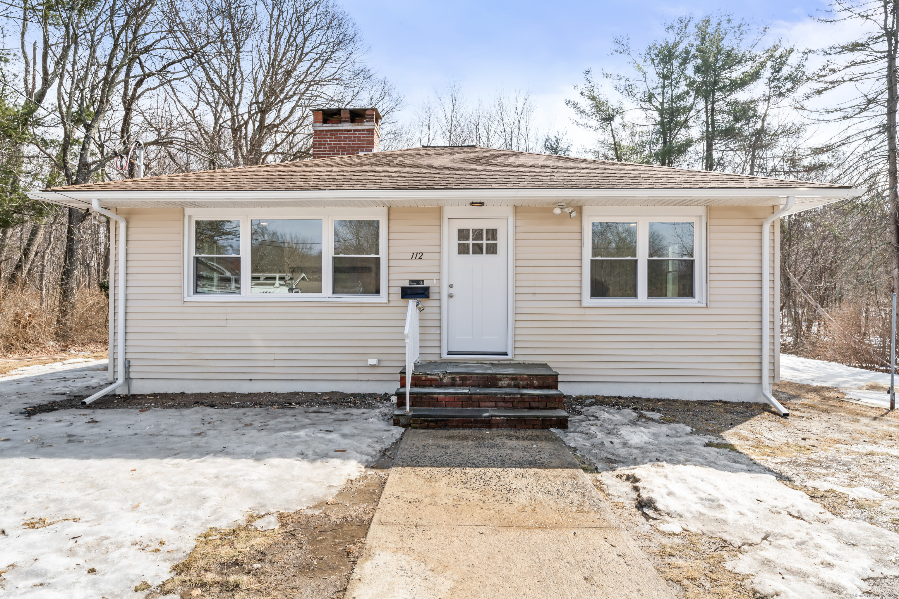 Long Swamp Road, Wolcott, Connecticut - 3 Bedrooms  
2 Bathrooms  
6 Rooms - 