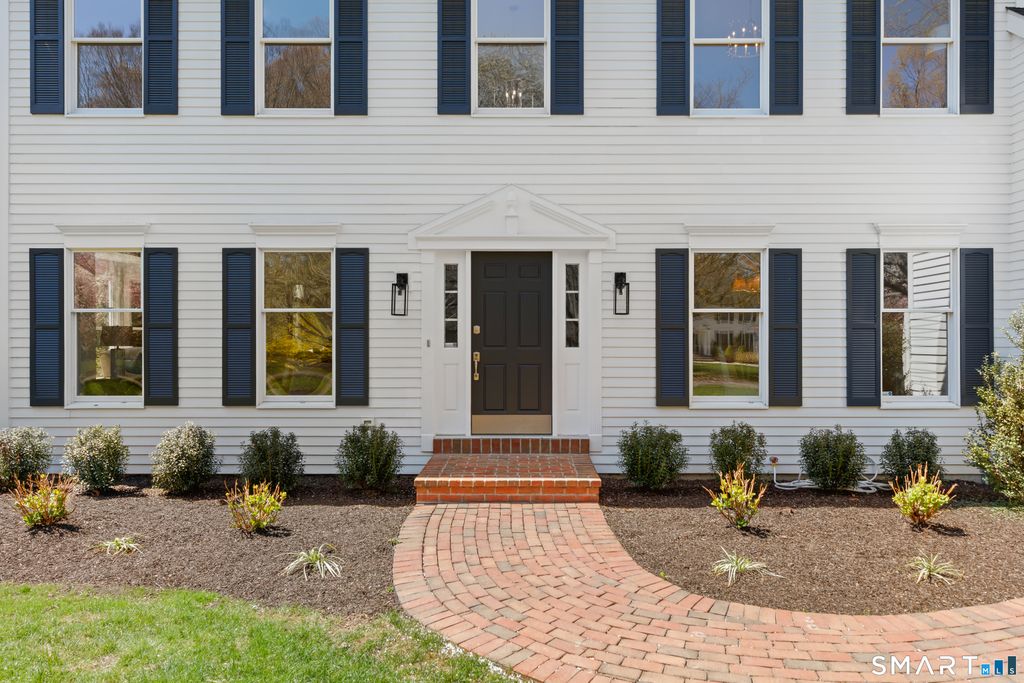 Photo of 276 Flintlock Road, Fairfield, CT 06890 (MLS # 24172901)