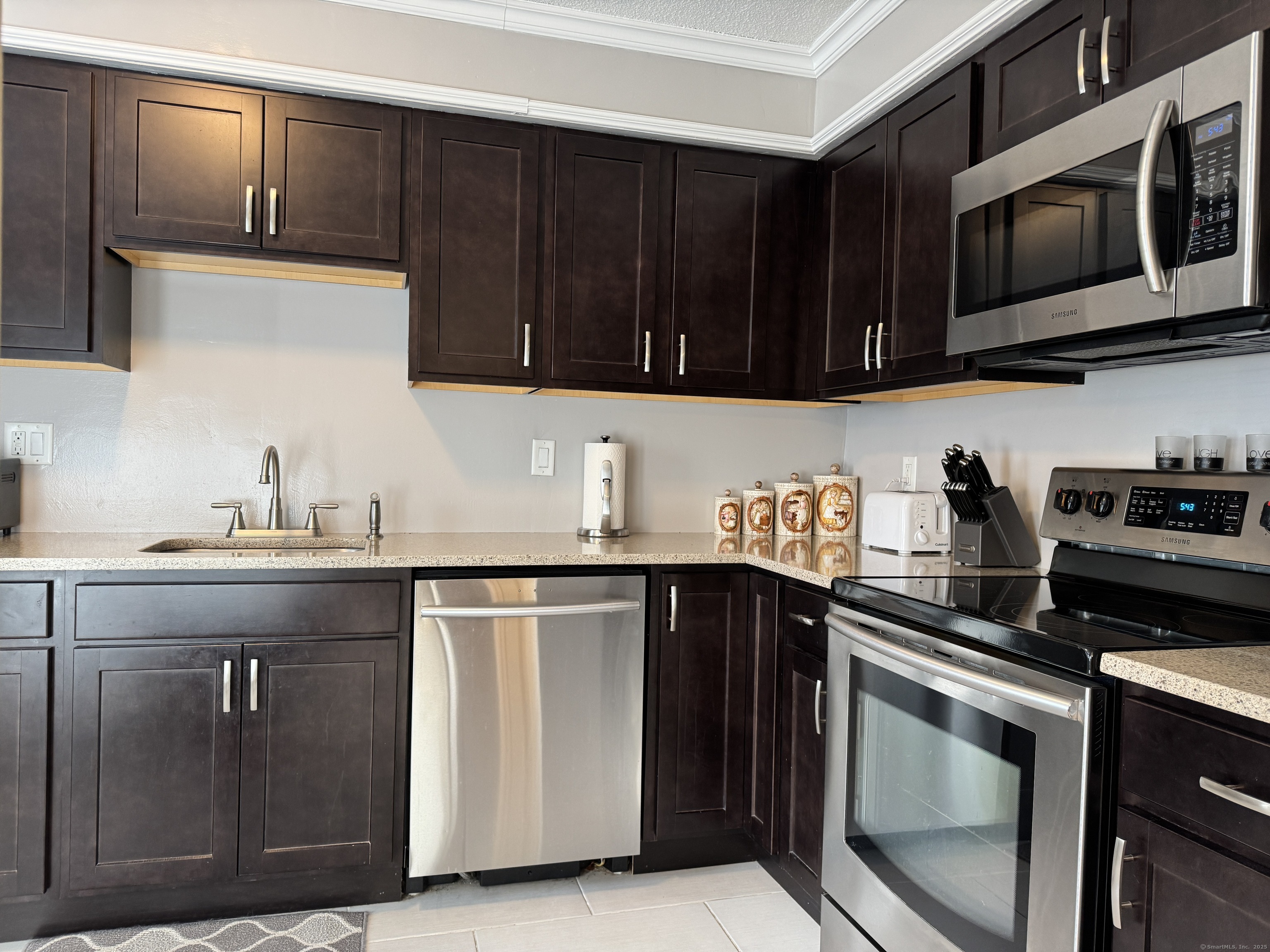 412 Main Street #APT 7, Plymouth, Connecticut image 4