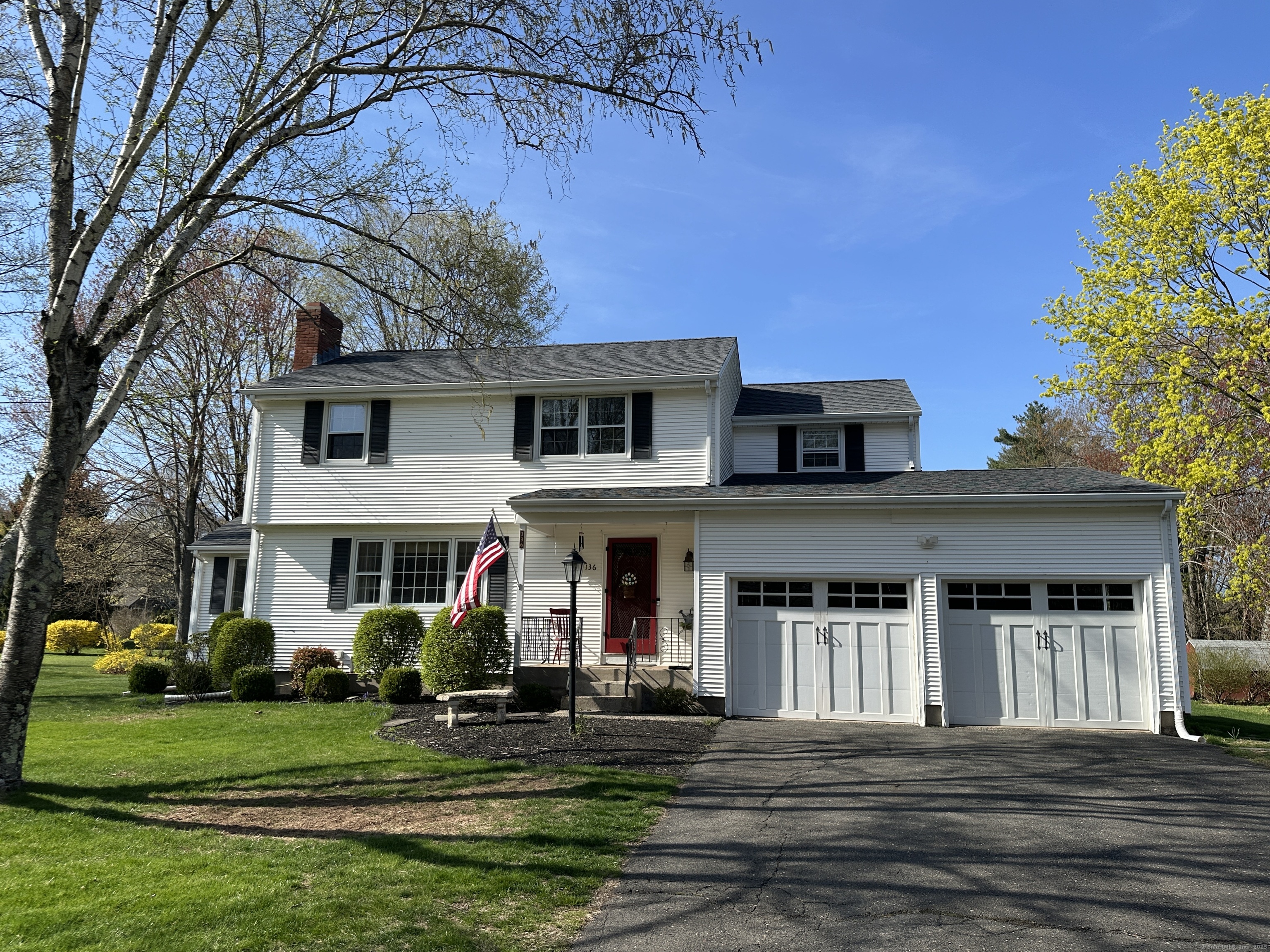Ox Yoke Drive, Berlin, Connecticut - 5 Bedrooms  
3 Bathrooms  
9 Rooms - 