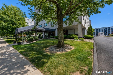Condo For Sale - 893 Farmington Avenue #1C<br/> Hartford County, West Hartford, CT 06119