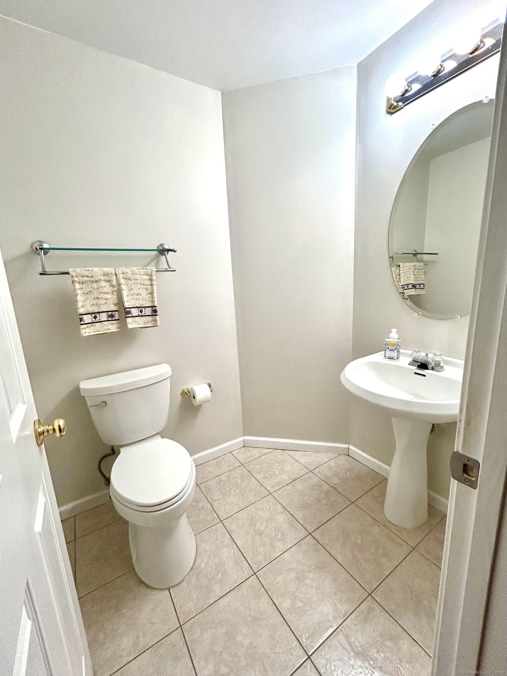 157 Leeder Hill Drive #APT 704, Hamden, Connecticut image 9