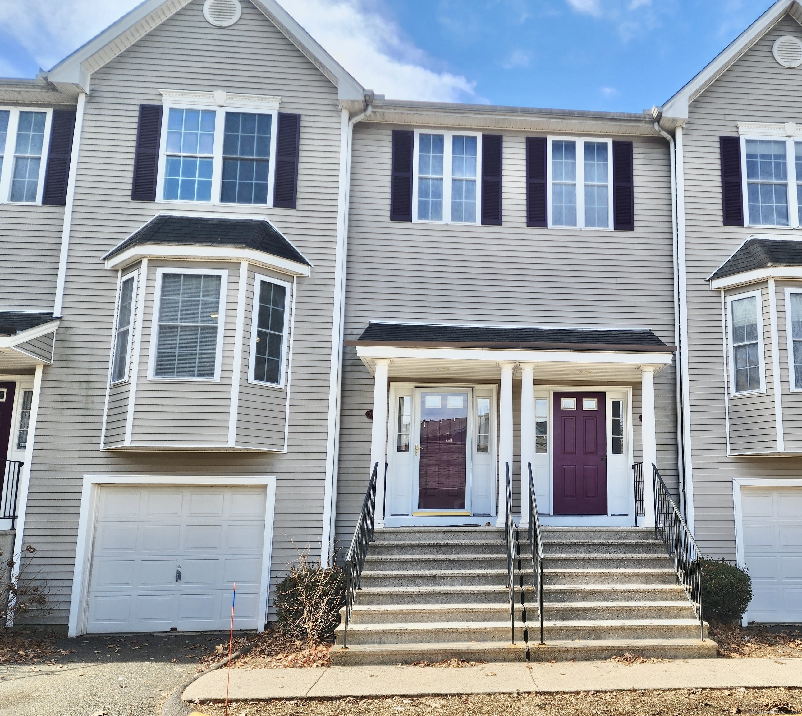 Property for Sale at Leeder Hill Drive Apt 704, Hamden, Connecticut - Bedrooms: 2 
Bathrooms: 3 
Rooms: 5  - $295,000