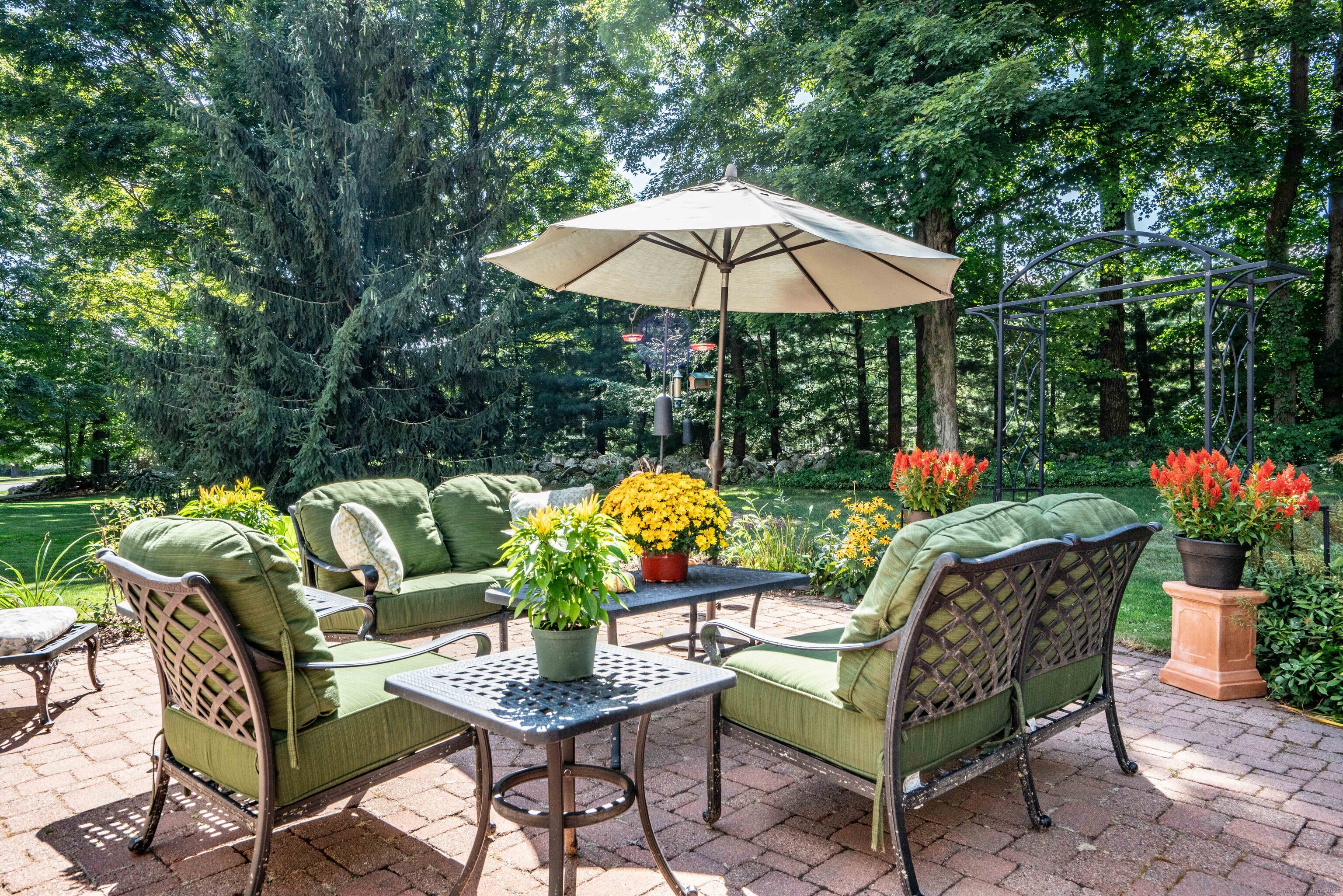 Glastonbury, Connecticut 06033, United States, 4 Bedrooms Bedrooms, ,3 BathroomsBathrooms,Residential,Pending,203258