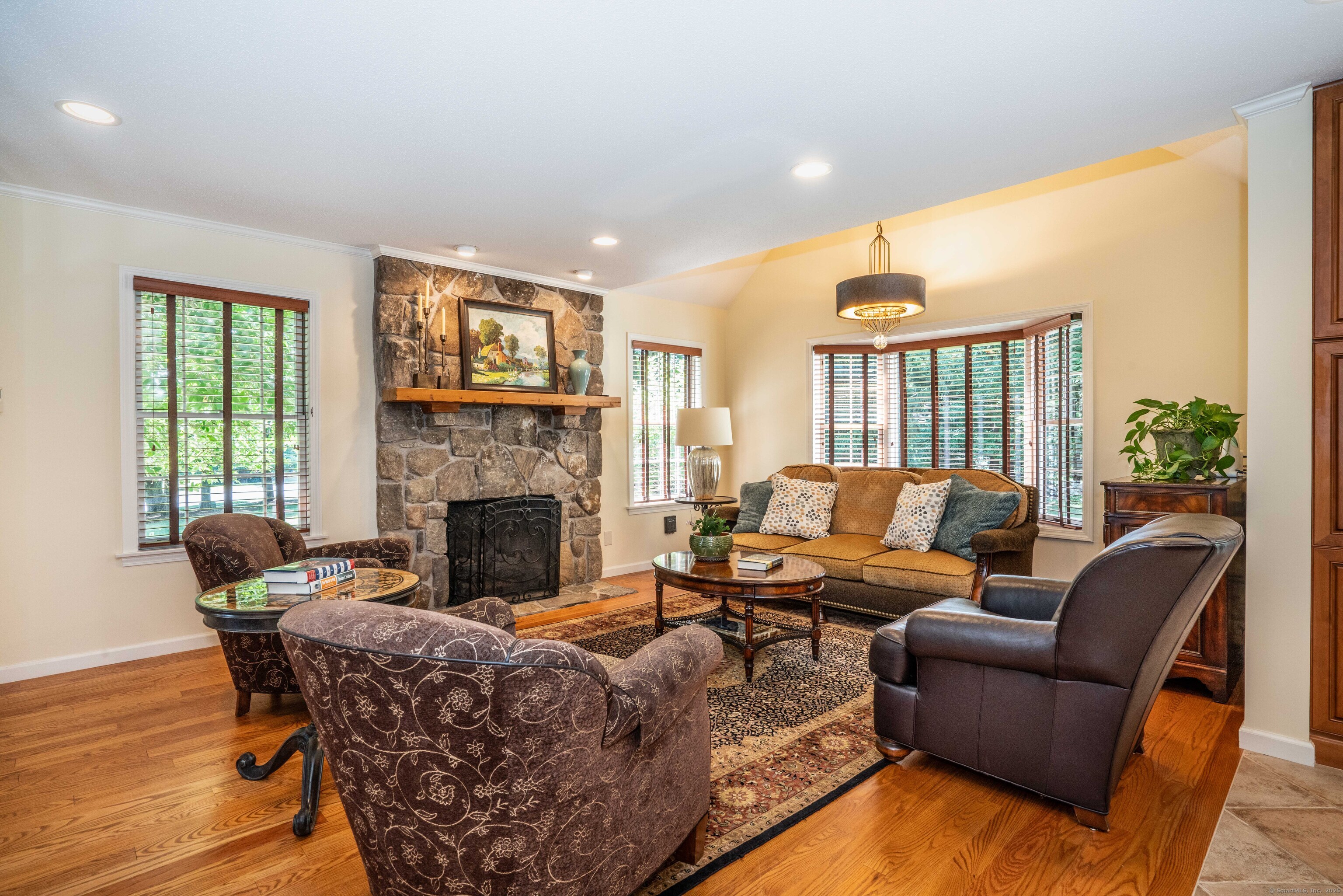 Glastonbury, Connecticut 06033, United States, 4 Bedrooms Bedrooms, ,3 BathroomsBathrooms,Residential,Pending,203258