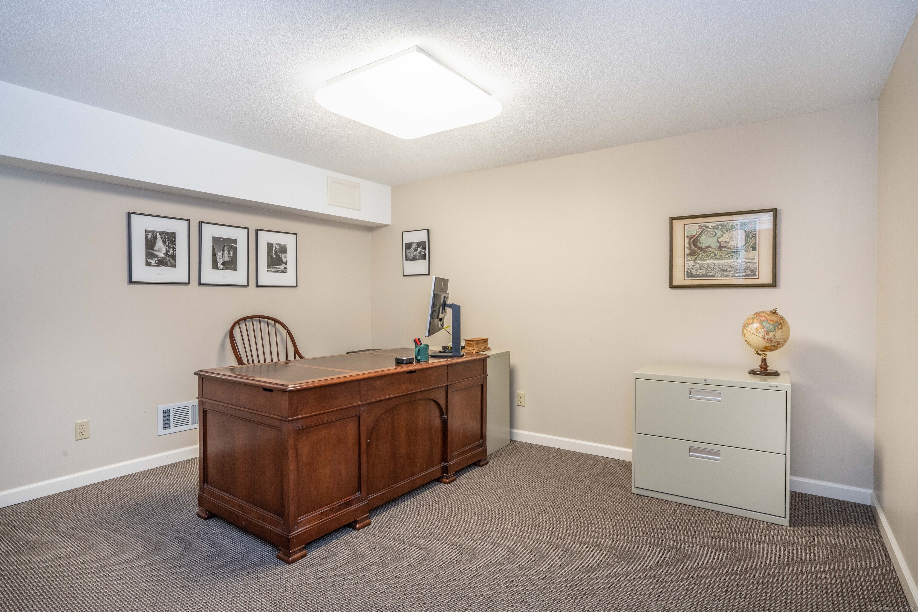 Glastonbury, Connecticut 06033, United States, 4 Bedrooms Bedrooms, ,3 BathroomsBathrooms,Residential,Pending,203258