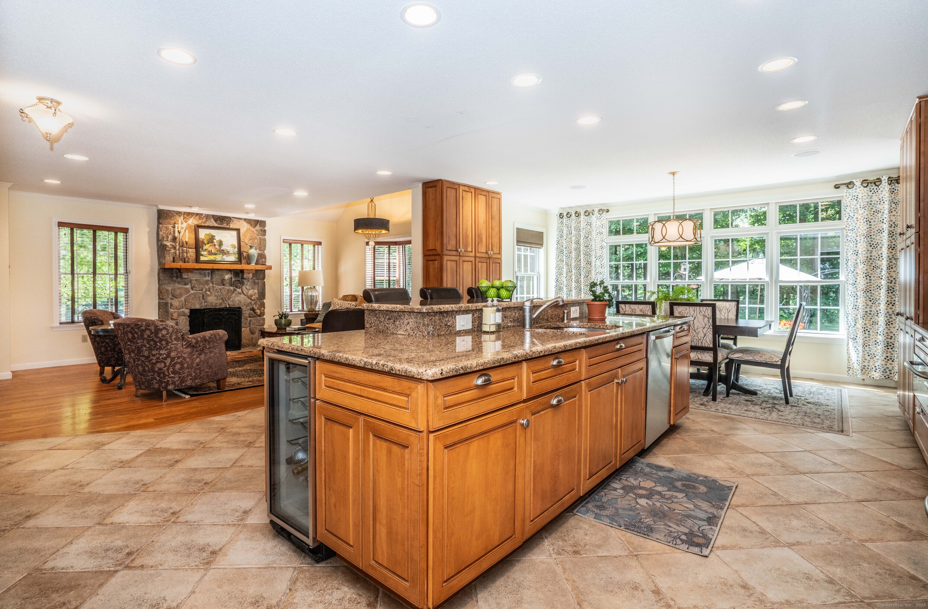 Glastonbury, Connecticut 06033, United States, 4 Bedrooms Bedrooms, ,3 BathroomsBathrooms,Residential,Pending,203258