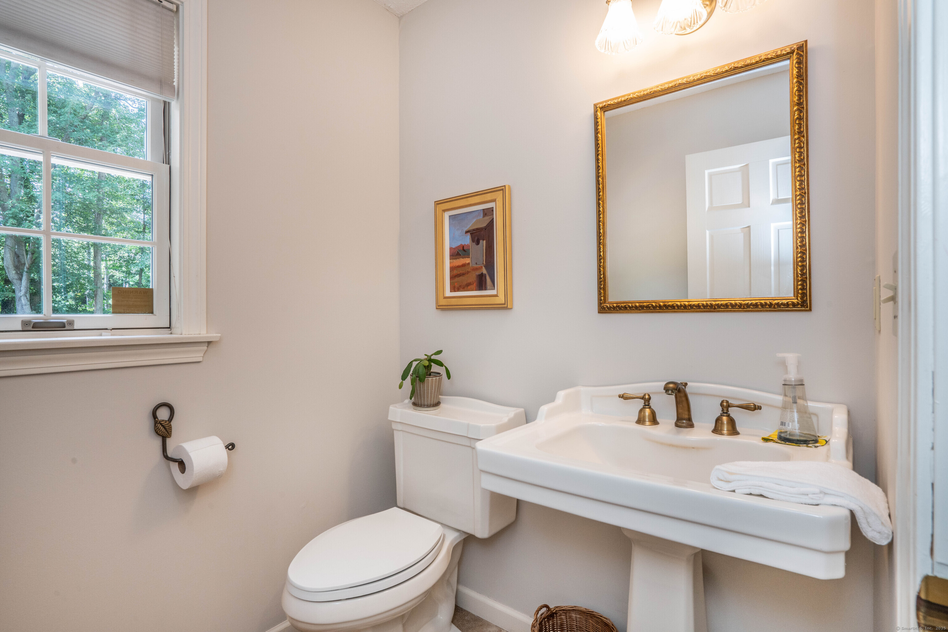 Glastonbury, Connecticut 06033, United States, 4 Bedrooms Bedrooms, ,3 BathroomsBathrooms,Residential,Pending,203258