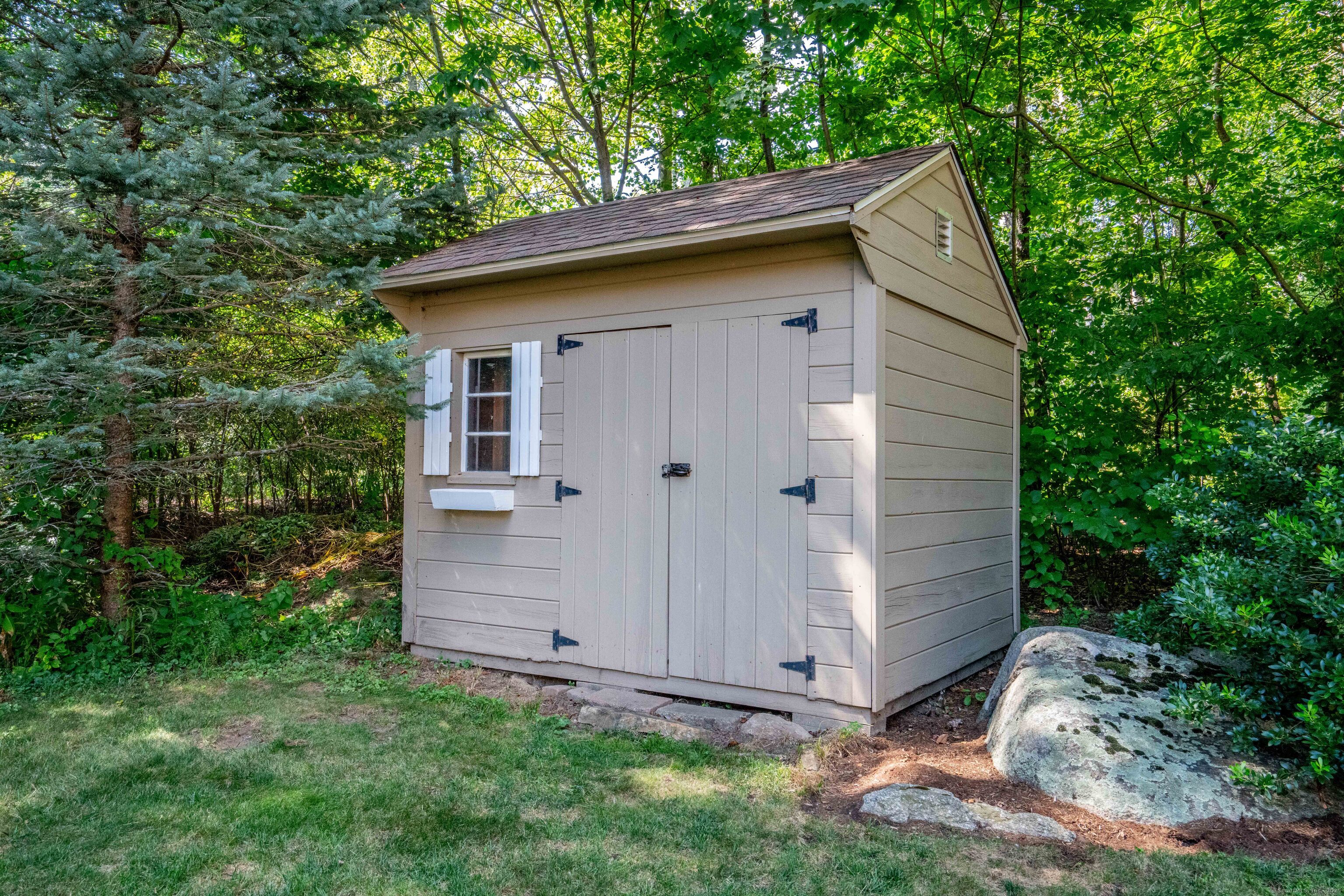 Glastonbury, Connecticut 06033, United States, 4 Bedrooms Bedrooms, ,3 BathroomsBathrooms,Residential,Pending,203258