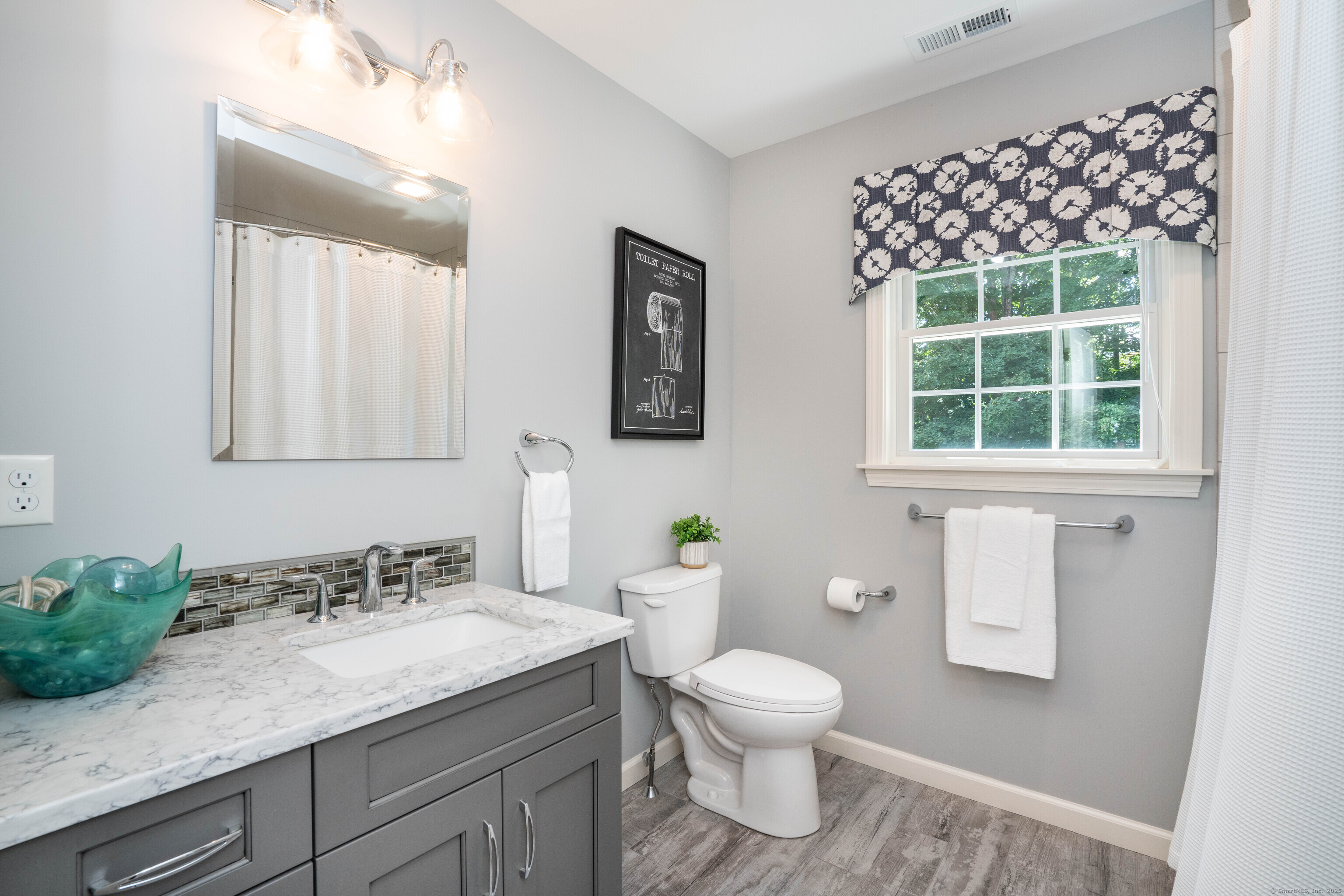 Glastonbury, Connecticut 06033, United States, 4 Bedrooms Bedrooms, ,3 BathroomsBathrooms,Residential,Pending,203258