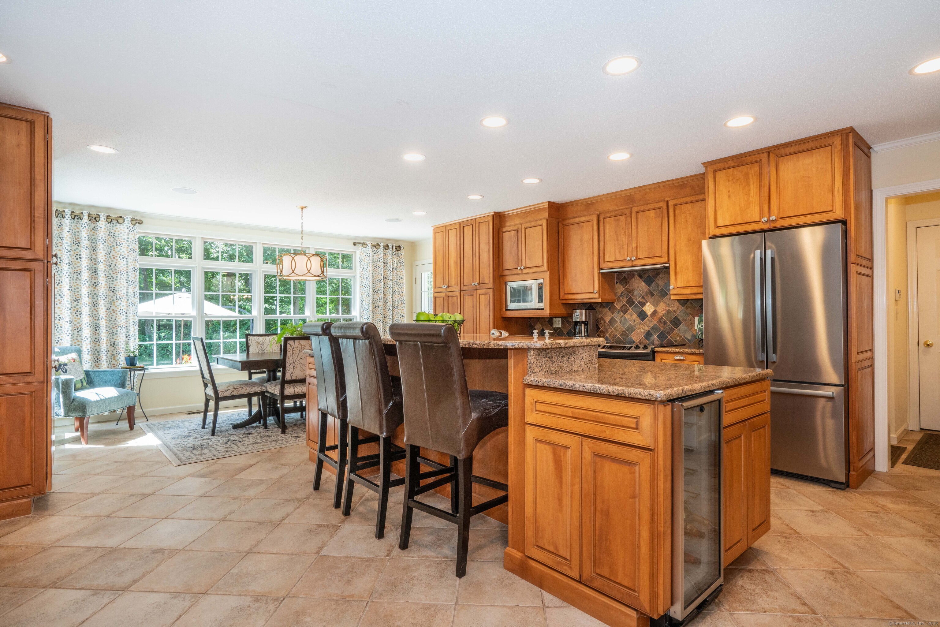 Glastonbury, Connecticut 06033, United States, 4 Bedrooms Bedrooms, ,3 BathroomsBathrooms,Residential,Pending,203258