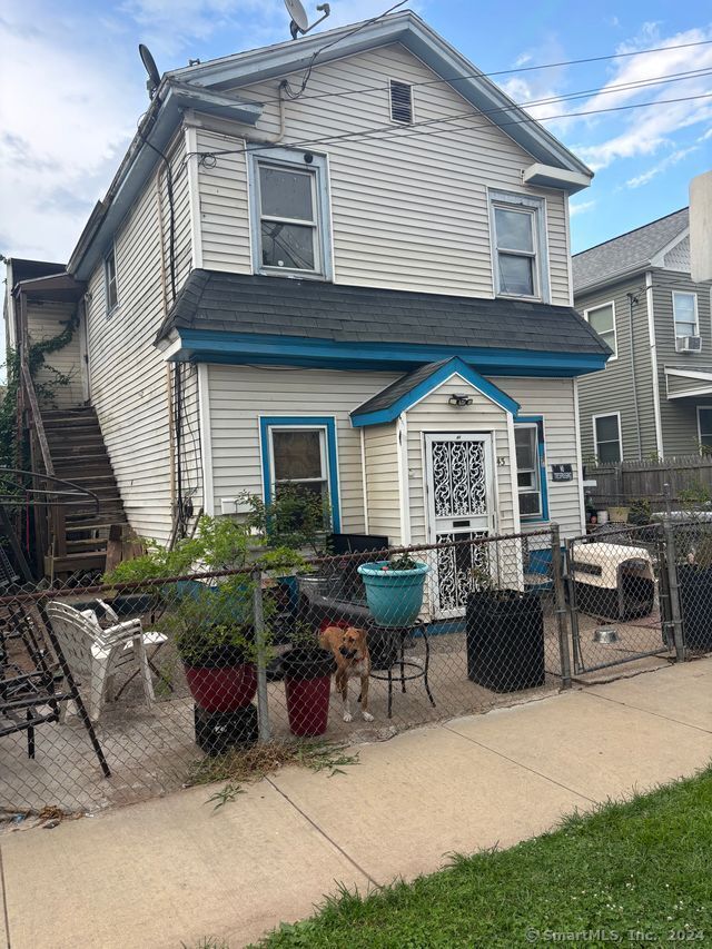 Property for Sale at 43 Elliott Street, New Haven, Connecticut - Bedrooms: 5 
Bathrooms: 2 
Rooms: 11  - $280,000