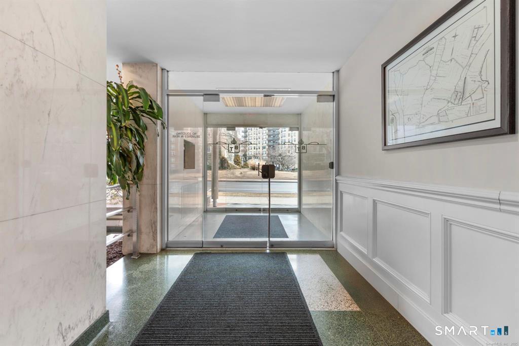 444 Bedford Street apt 3R