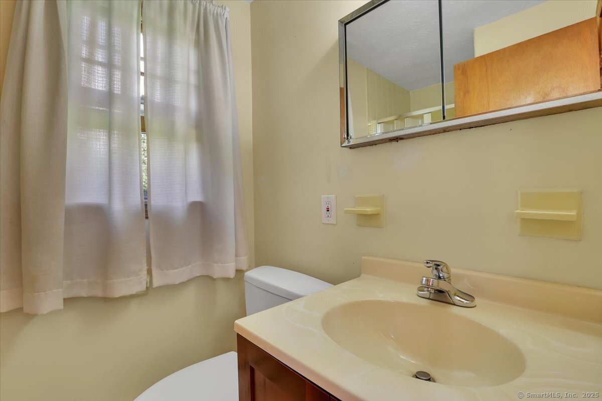 Windham, Connecticut 06226, United States, 4 Bedrooms Bedrooms, ,4 BathroomsBathrooms,Residential,Active,179094