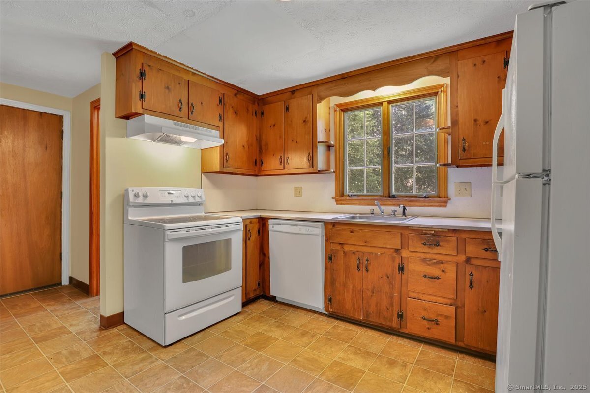 Windham, Connecticut 06226, United States, 4 Bedrooms Bedrooms, ,4 BathroomsBathrooms,Residential,Active,179094