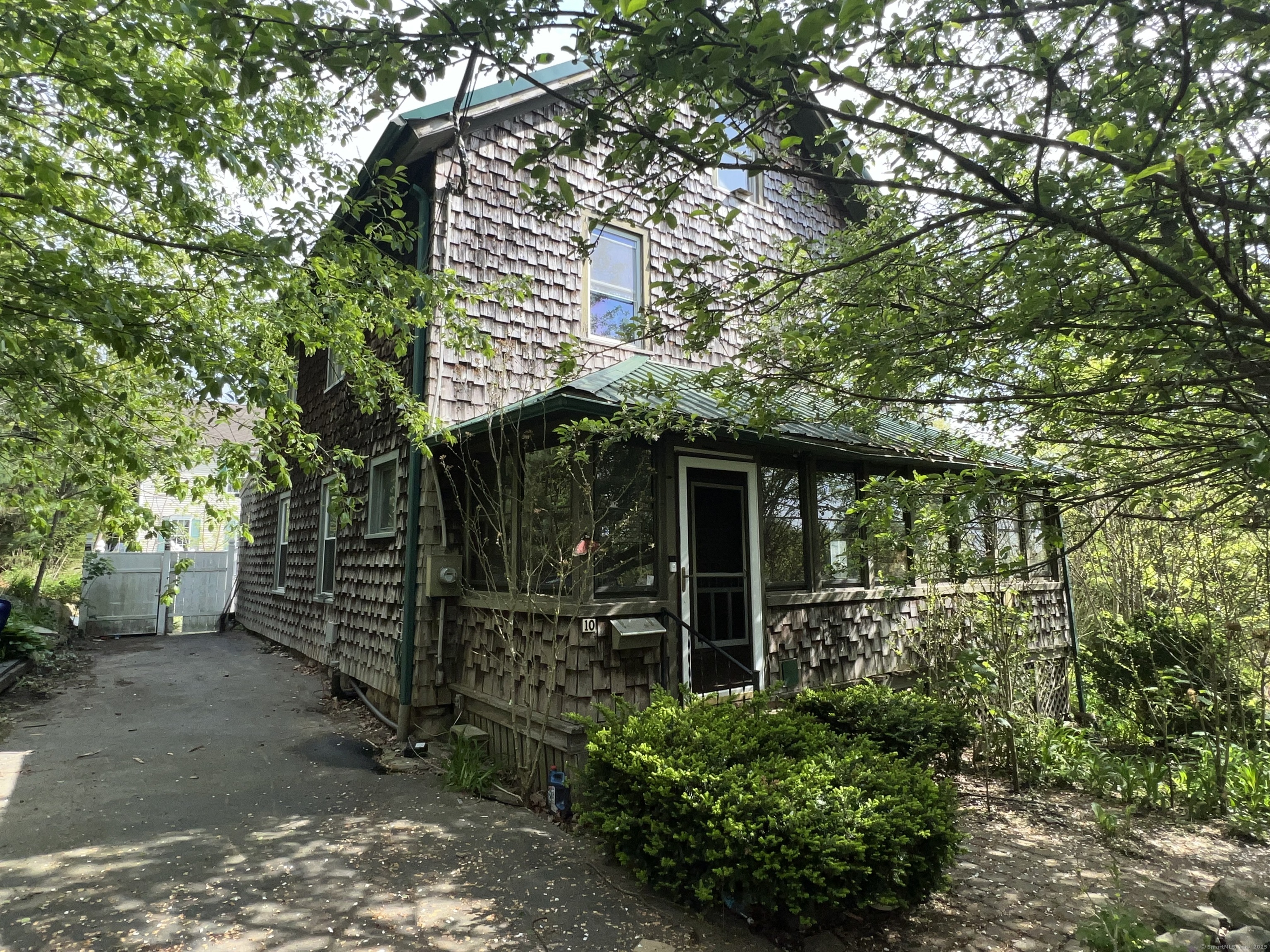 Property for Sale at Godfrey Street, Groton, Connecticut - Bedrooms: 4 
Bathrooms: 2 
Rooms: 9  - $550,000