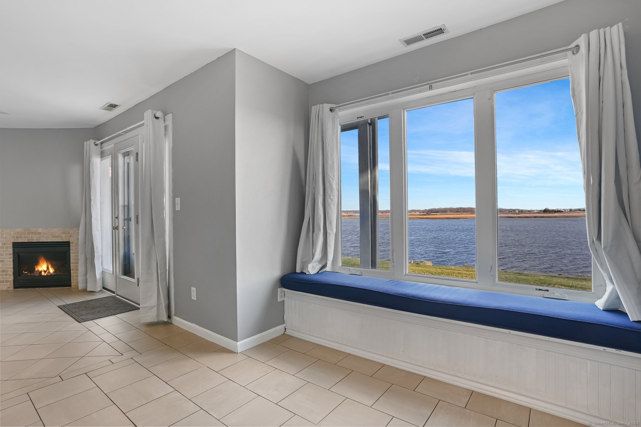 Rental Property at Breakers Lane 155, Stratford, Connecticut - Bedrooms: 1 
Bathrooms: 2 
Rooms: 4  - $3,000 MO.