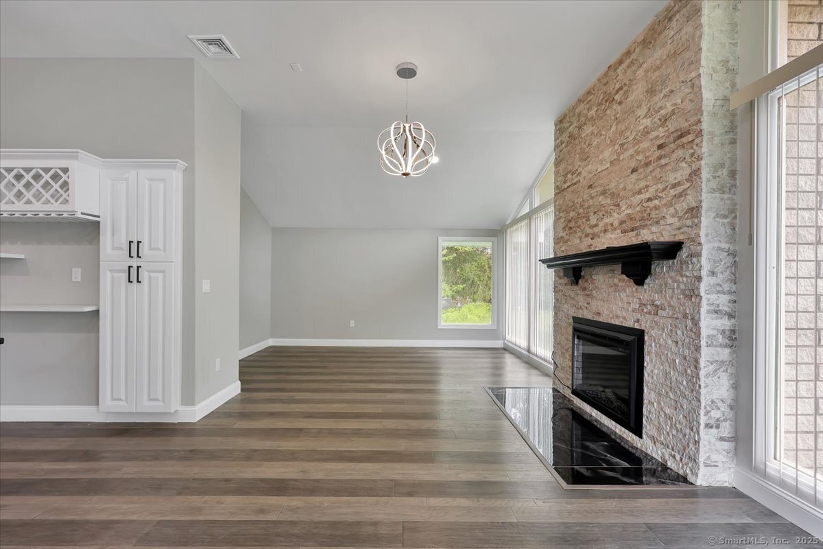 1813 Peck Lane, Cheshire, Connecticut image 8