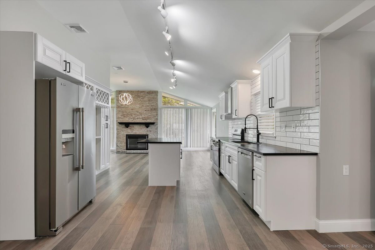 1813 Peck Lane, Cheshire, Connecticut image 12
