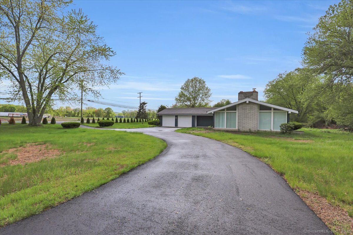1813 Peck Lane, Cheshire, Connecticut image 3