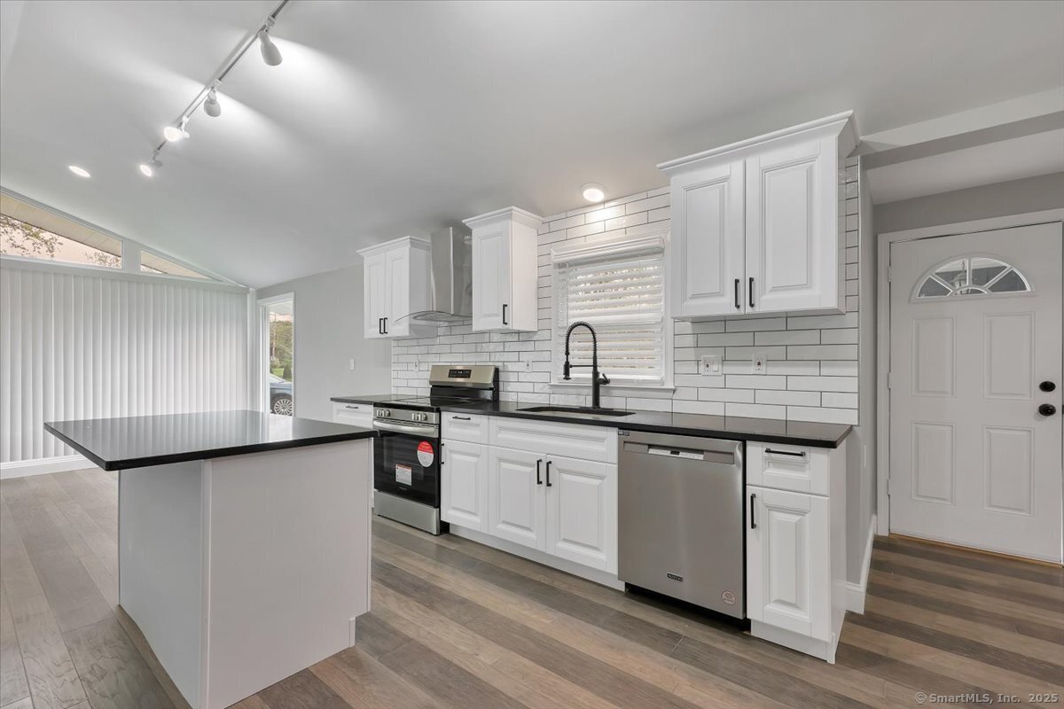 1813 Peck Lane, Cheshire, Connecticut image 15