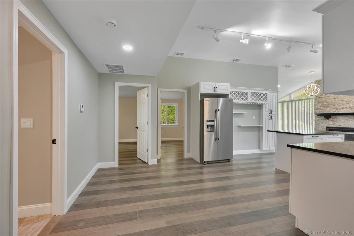 1813 Peck Lane, Cheshire, Connecticut image 16