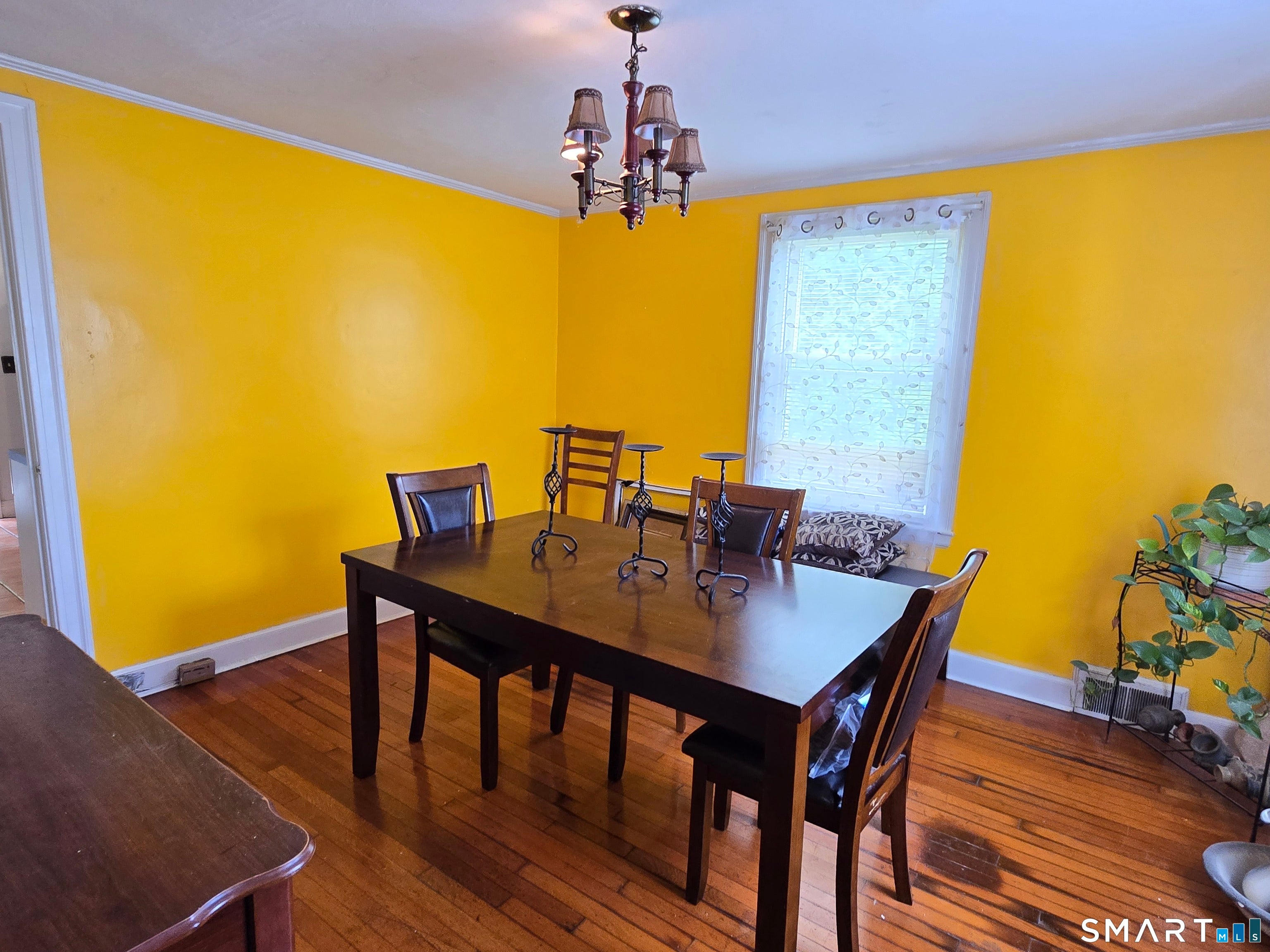 2711 Main Street
