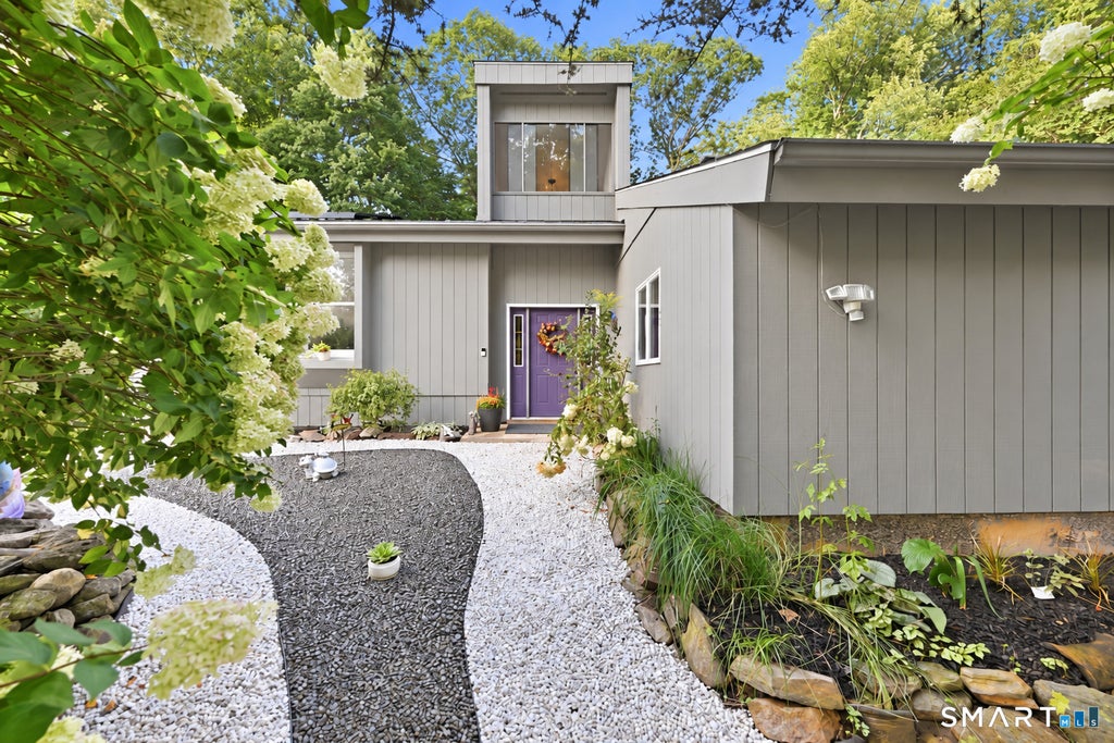Photo of 850 Litchfield Turnpike, Bethany, CT 06524 (MLS # 24204646)