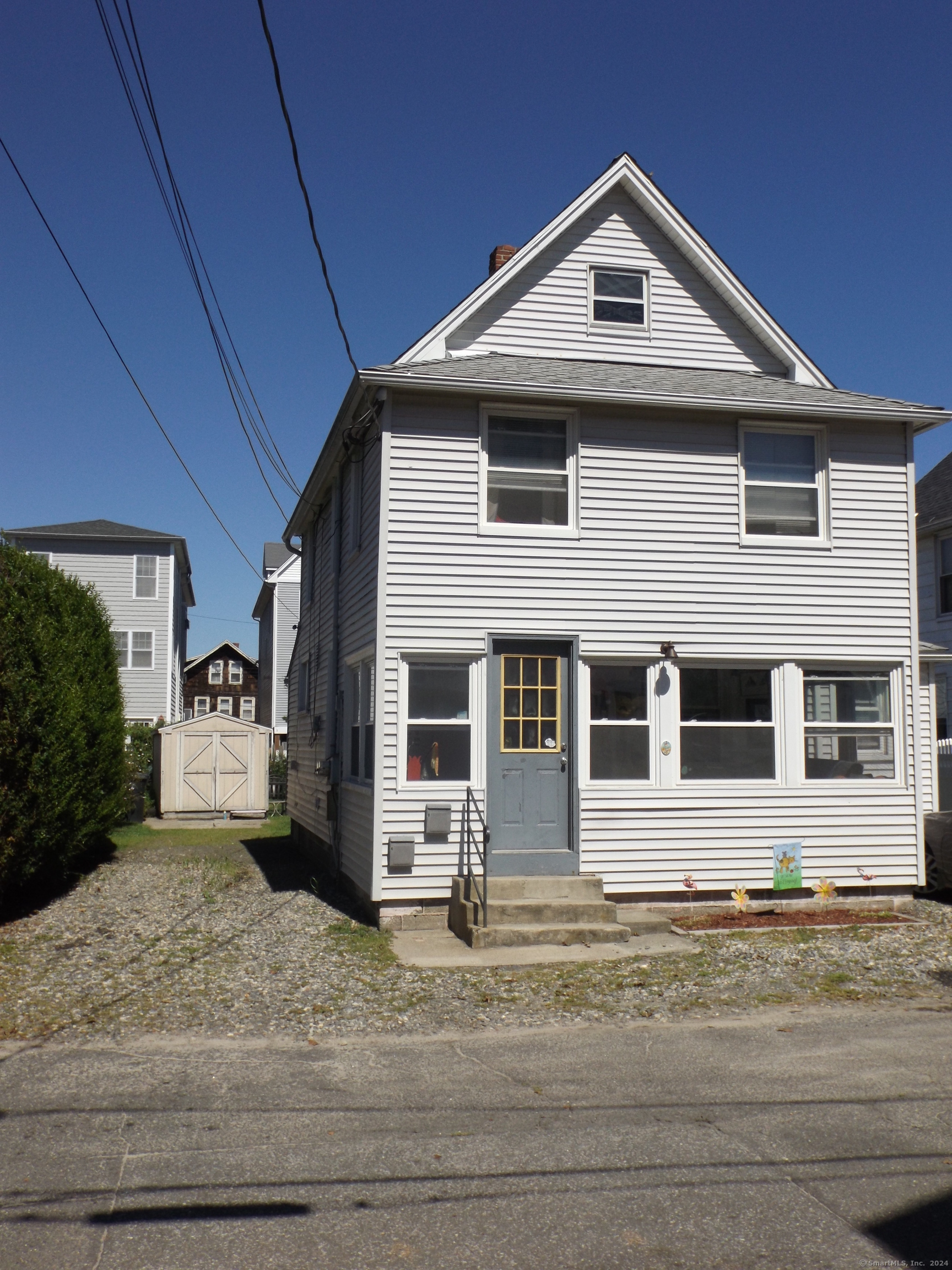 Waterbury Avenue, Milford, Connecticut - 1 Bedrooms  
1 Bathrooms  
3 Rooms - 