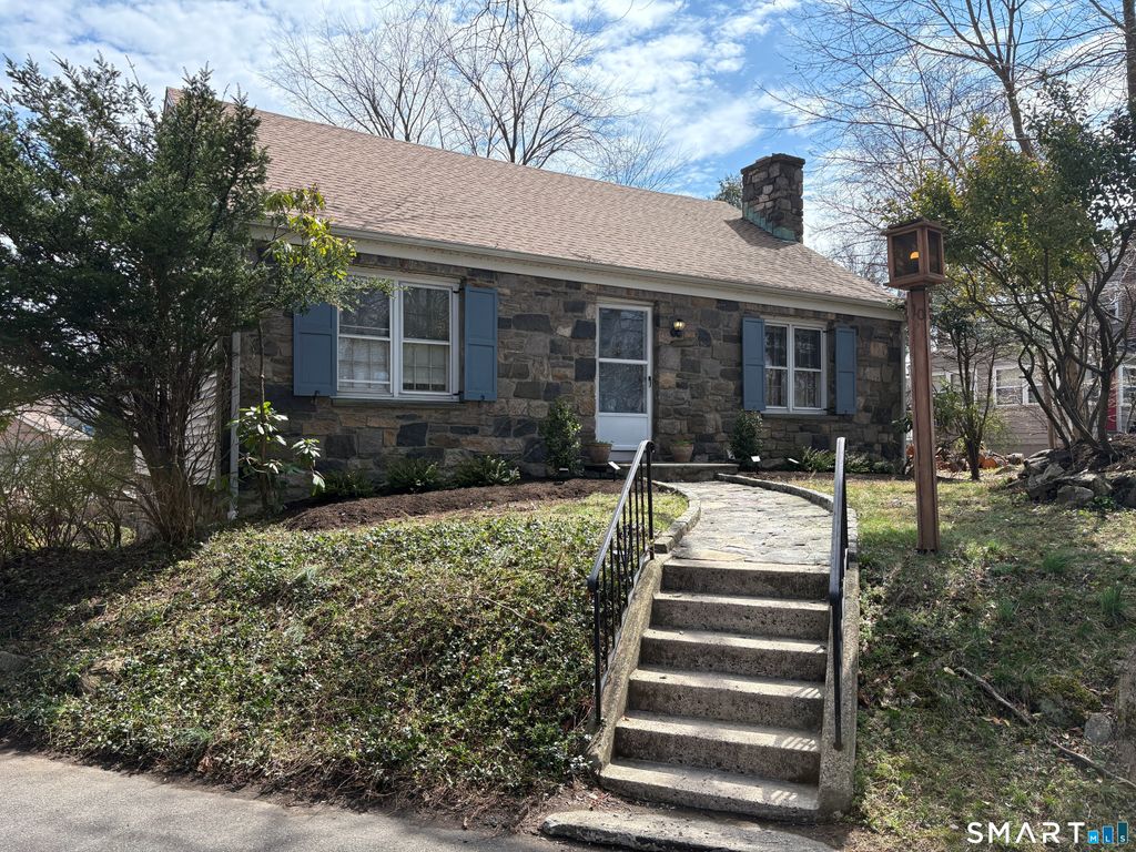 Photo of 10 Maple Drive, Greenwich, CT 06870 (MLS # 24163995)